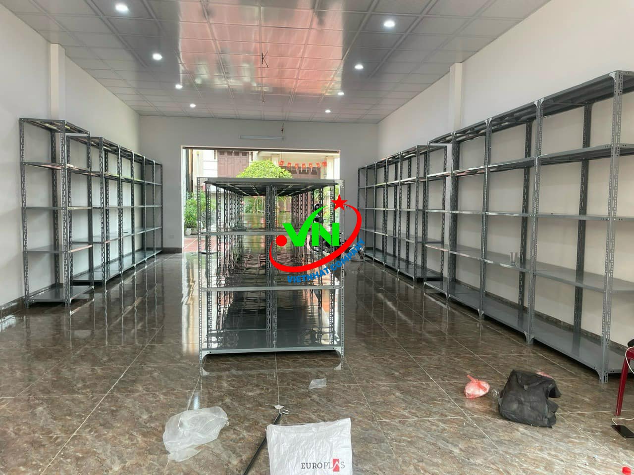 Kệ sắt v lỗ tại Tiền Giang