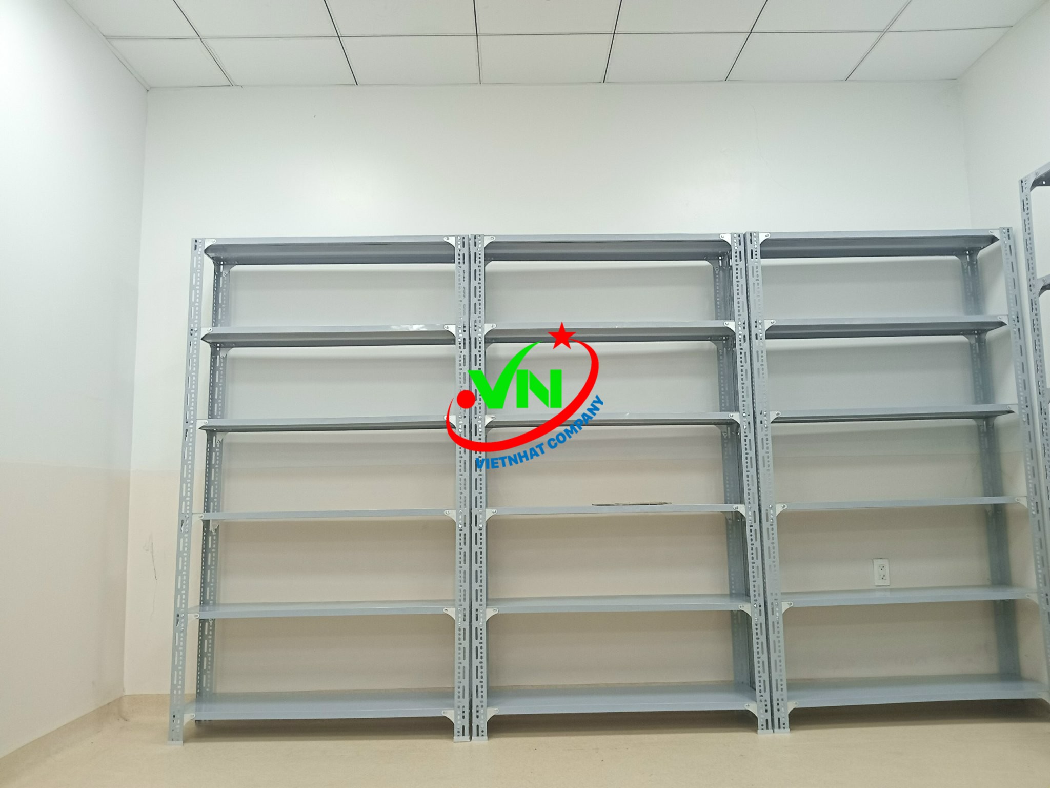 Kệ sắt v lỗ tại bình chánh